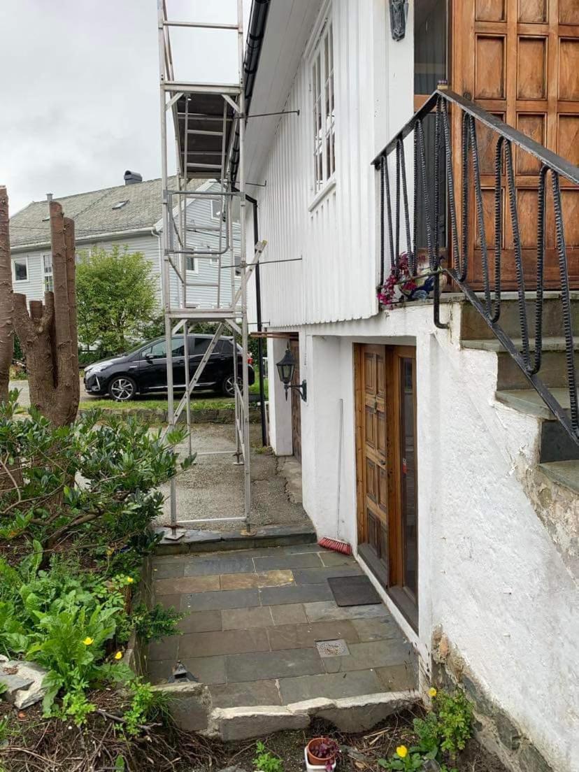 Sentrumsnaer Kjellerleilighet, Naer Sykehus Og Hogskole, Parkering Haugesund Bagian luar foto