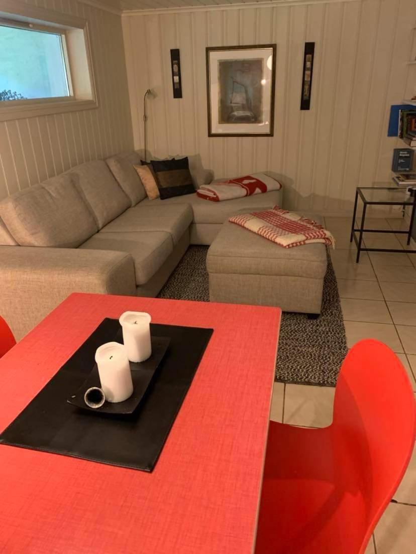Sentrumsnaer Kjellerleilighet, Naer Sykehus Og Hogskole, Parkering Haugesund Bagian luar foto